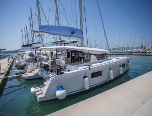 Lagoon 42 – 4 + 2 cab. – Catamaran