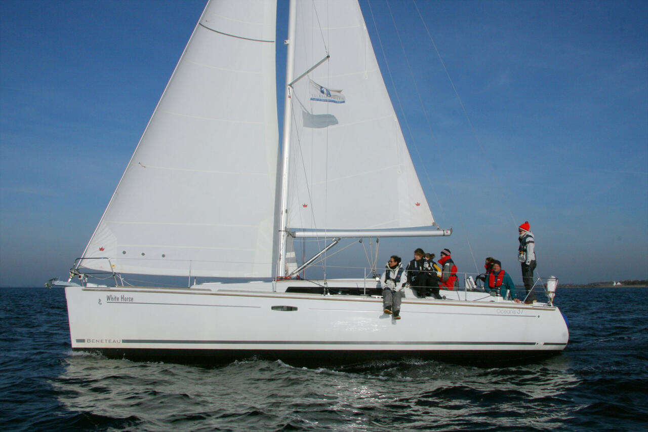 Oceanis 37 – Sailing yacht
