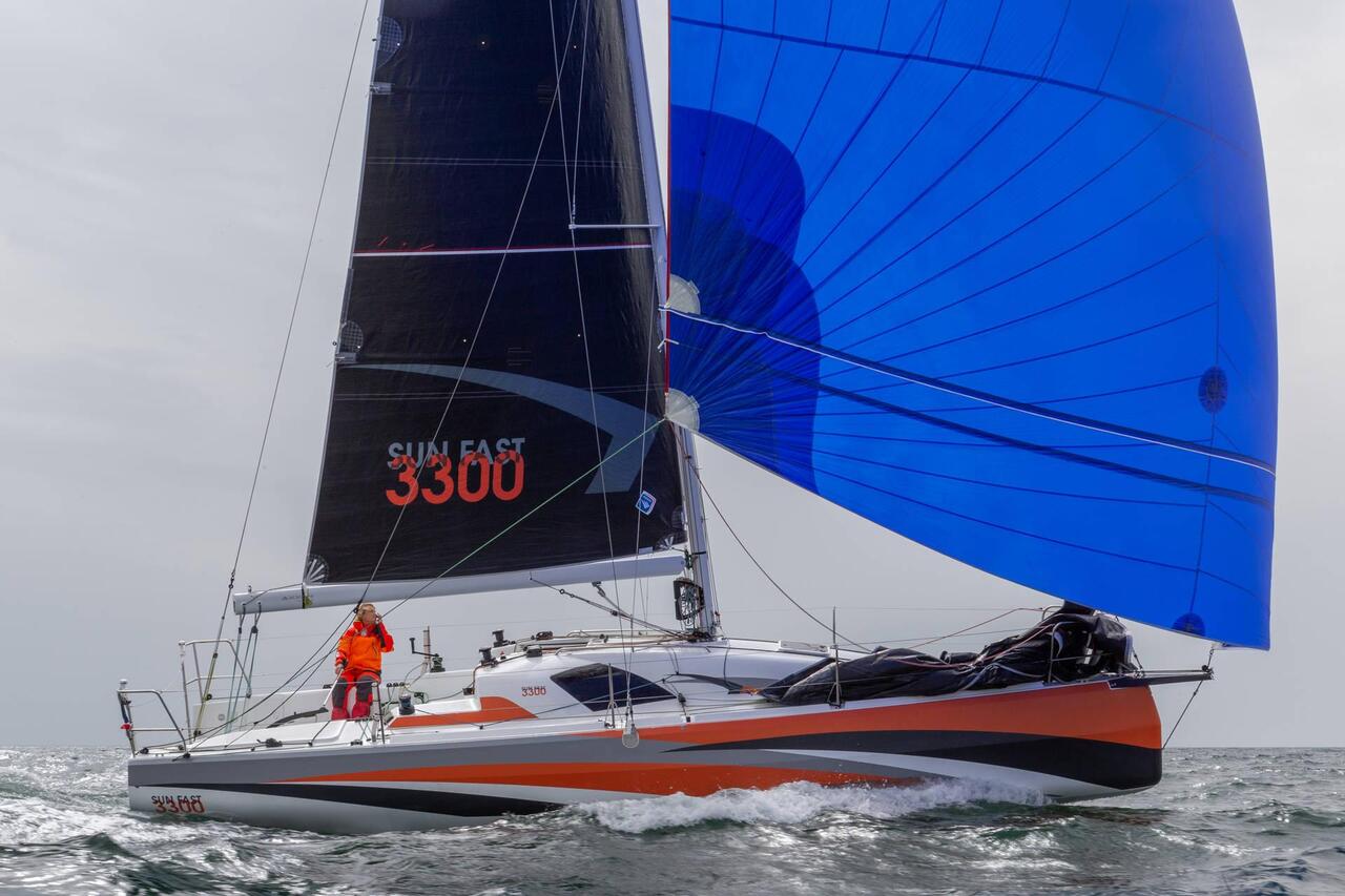 Sun Fast 3300 – Sailing yacht