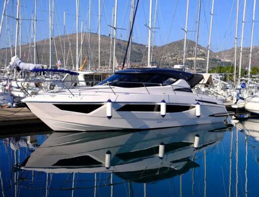 Focus Power 36 Hard Top – Motor yacht