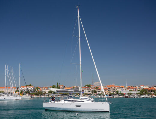 Elan E4 – Sailing yacht