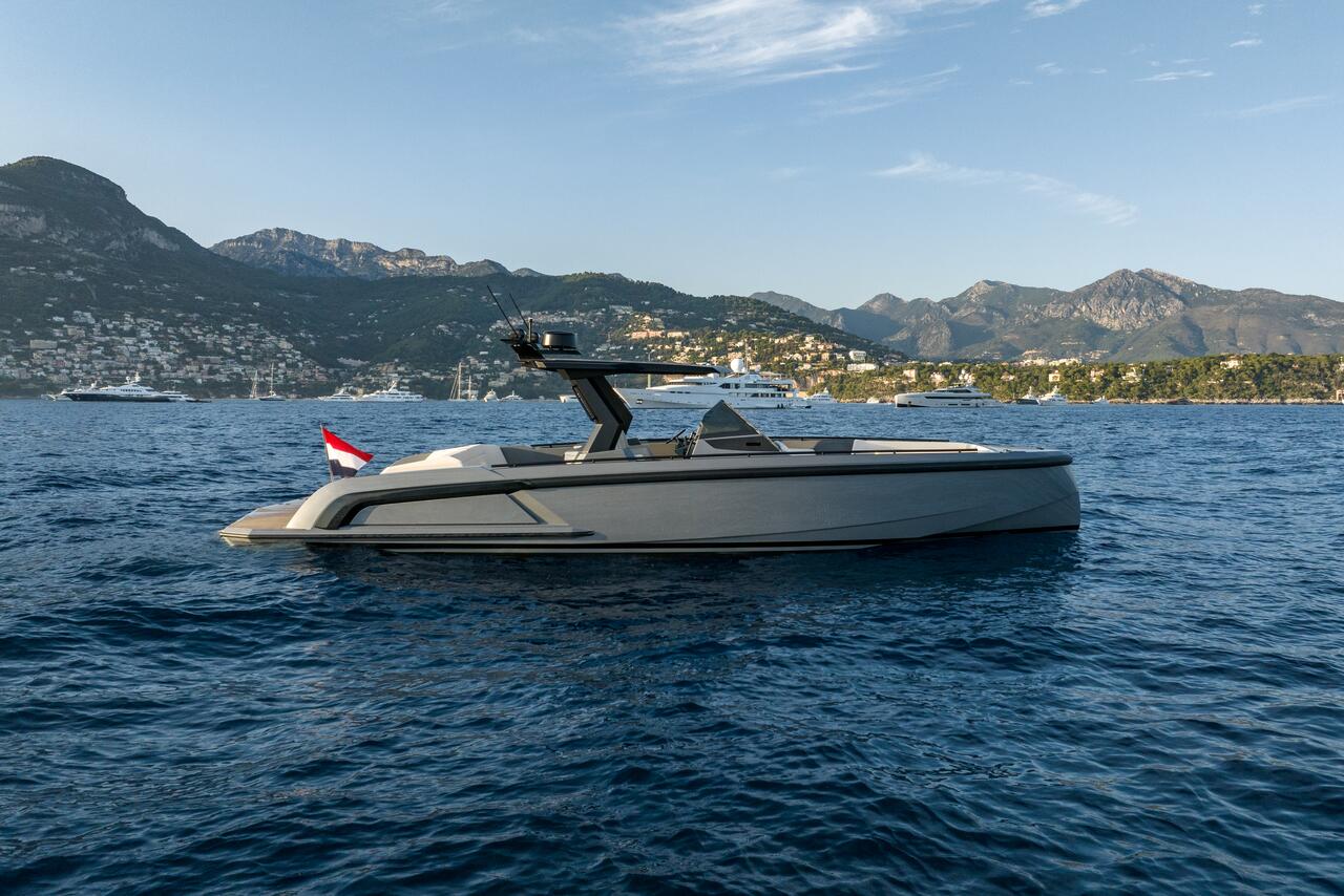 Vanquish VQ40 – Motor yacht
