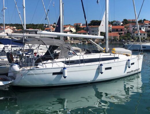 Bavaria Cruiser 37 – 3 cab. – Sailing yacht