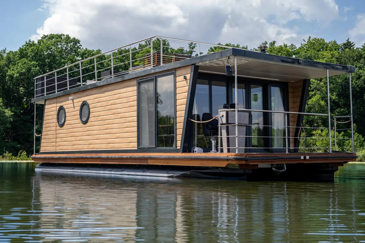 Woma D13* – House boat