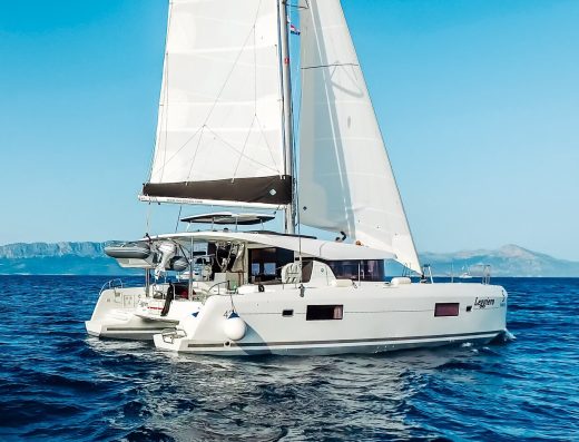 Lagoon 42 – 4 + 2 cab. – Catamaran