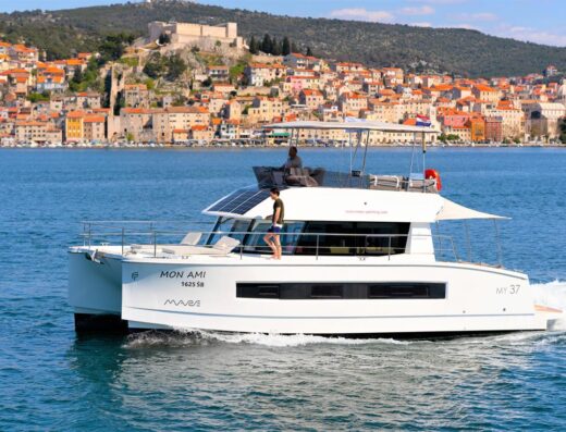 Fountaine Pajot MY 37 – 3 cab. – Power catamaran