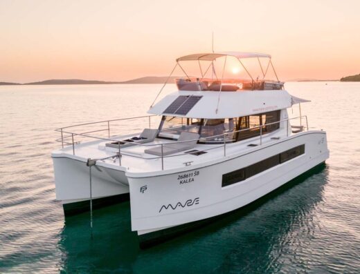 Fountaine Pajot MY 37 – Power catamaran