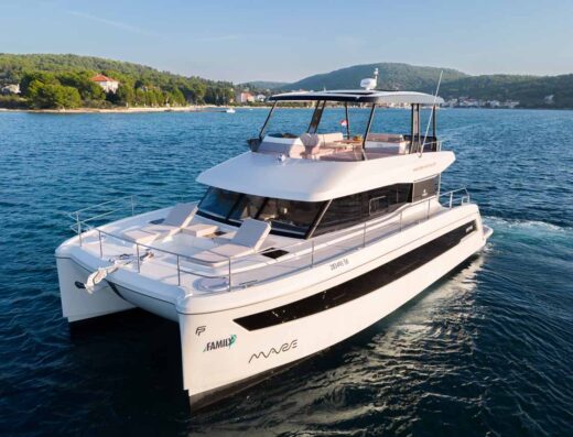 Fountaine Pajot MY6 – Power catamaran