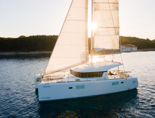 Lagoon 39 – 4 + 2 cab. – Catamaran