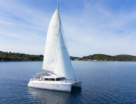 Lagoon 421 – 4 + 1 cab. – Catamaran