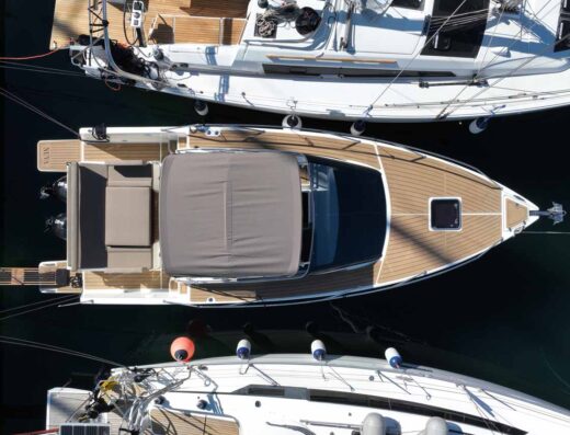 Nuva M9 Cabin – Motor boat