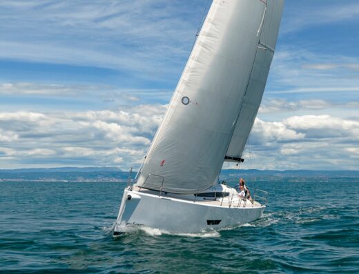 Elan E5 – Sailing yacht