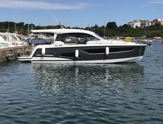 Sealine C390 – Motor yacht
