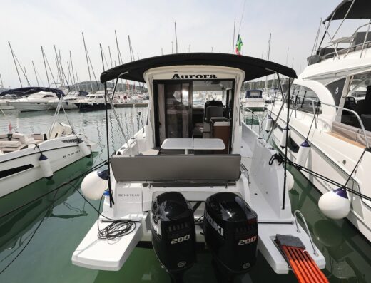 Antares 9 OB – Motor boat