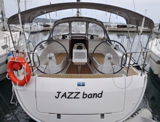 Bavaria Cruiser 37 – 3 cab. – Sailing yacht