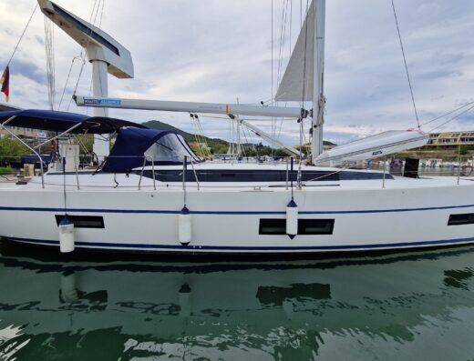 Bavaria C45 Holiday – Sailing yacht