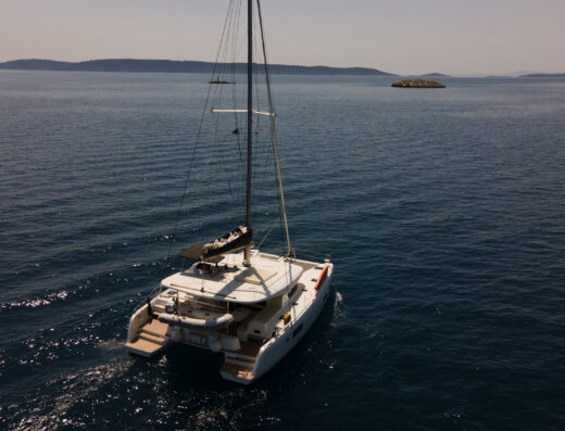 Lagoon 42 – 4 + 2 cab. – Catamaran