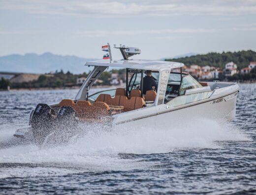 Saxdor 320 GTO – Motor boat