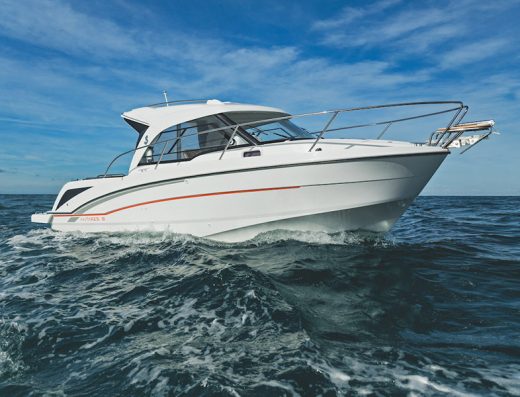 Antares 8 OB – Motor boat