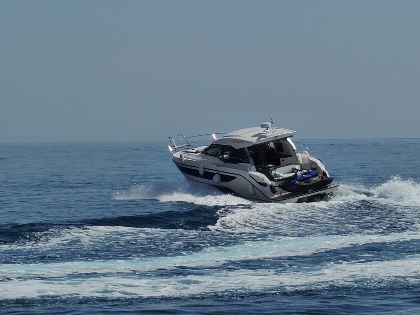 Bavaria SR36HT – Motor yacht