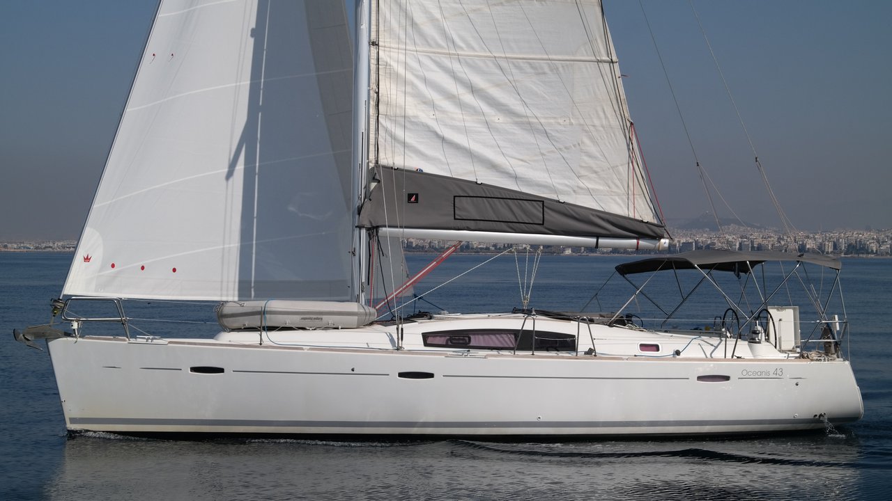 Oceanis 43 – Sailing yacht