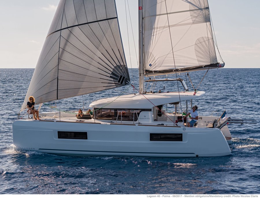 Lagoon 40 – 4 + 1 cab. – Catamaran