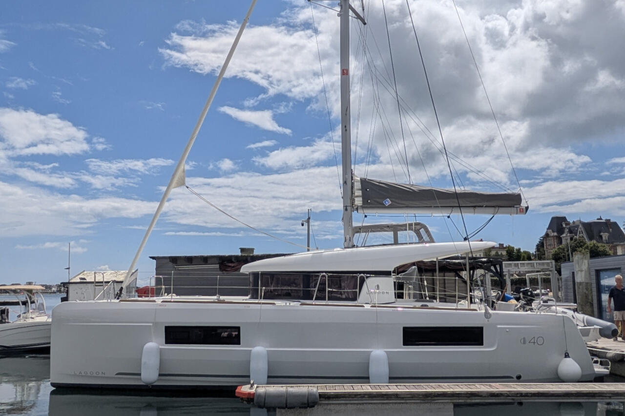 Lagoon 40 – 3 + 2 cab – Catamaran
