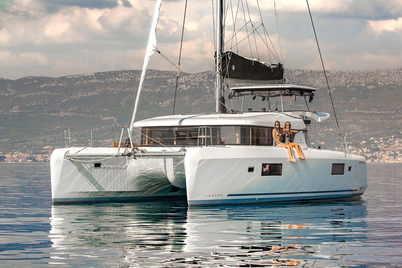 Lagoon 42 – 4 + 2 cab. – Catamaran