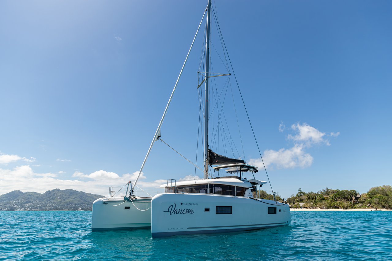 Lagoon 42 – 4 + 2 cab. – Catamaran