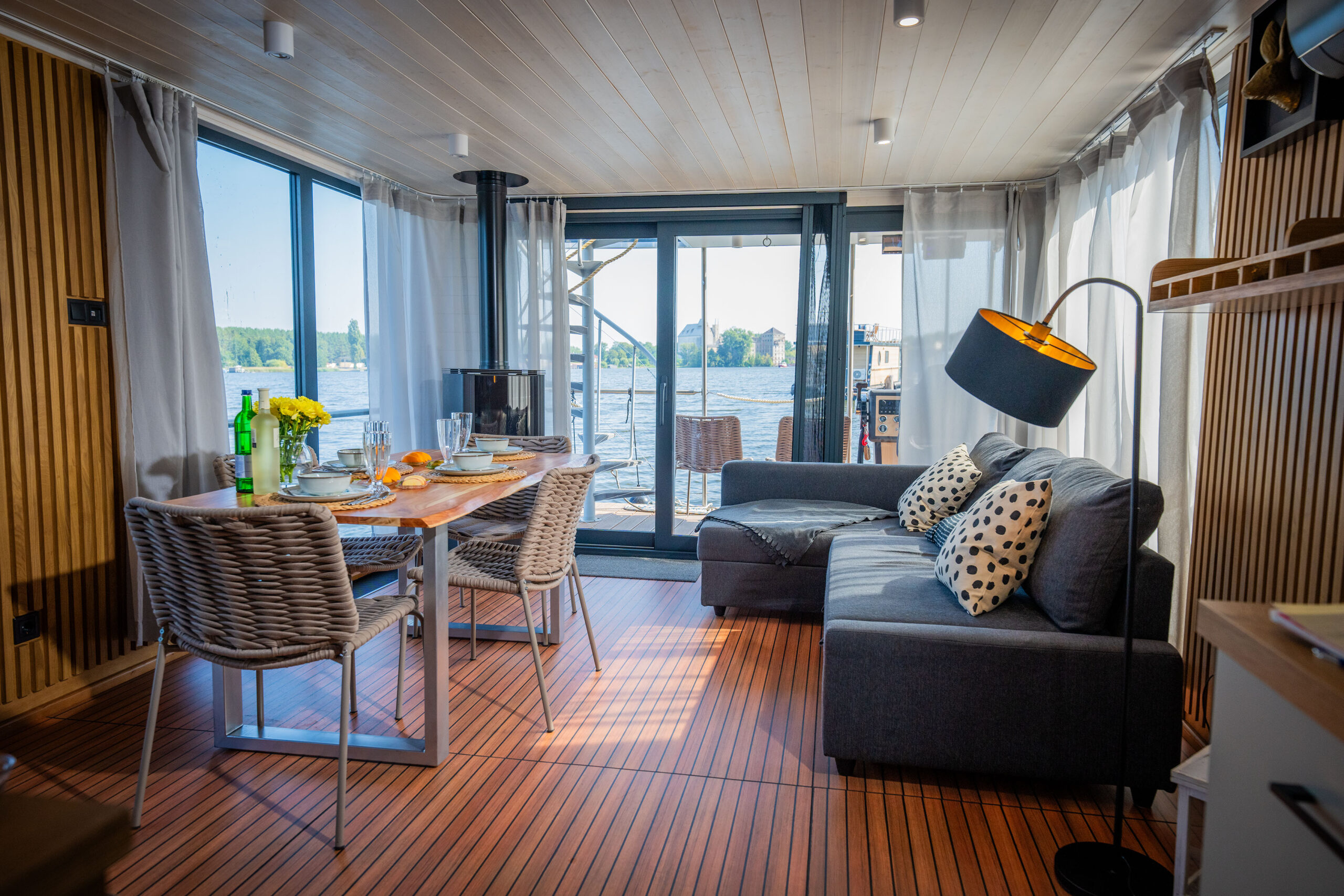 Woma D13 – House boat