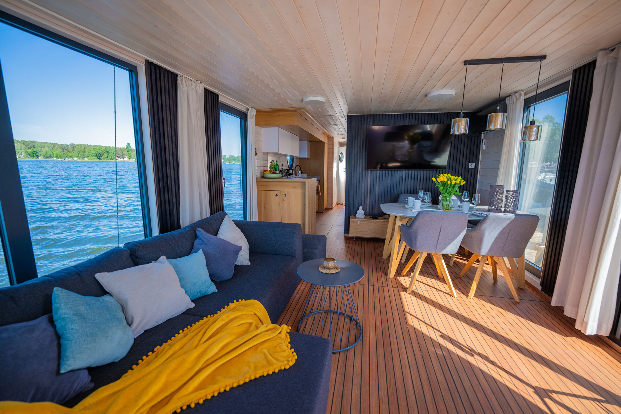 Woma D13 – House boat