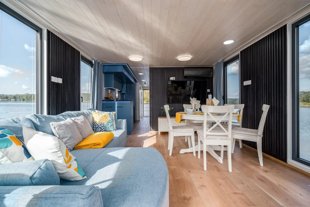 Woma D13 – House boat