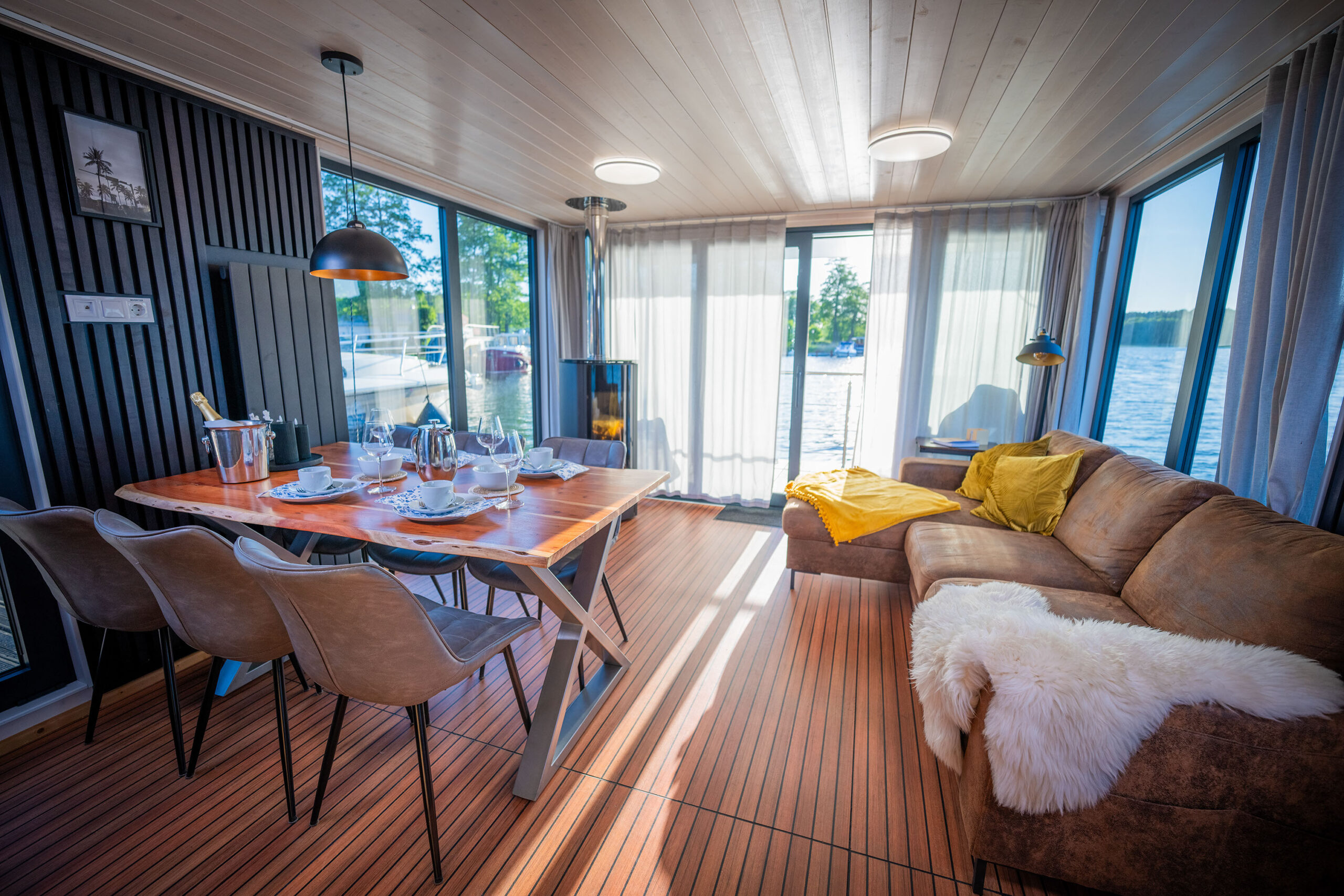 Woma D13 – House boat