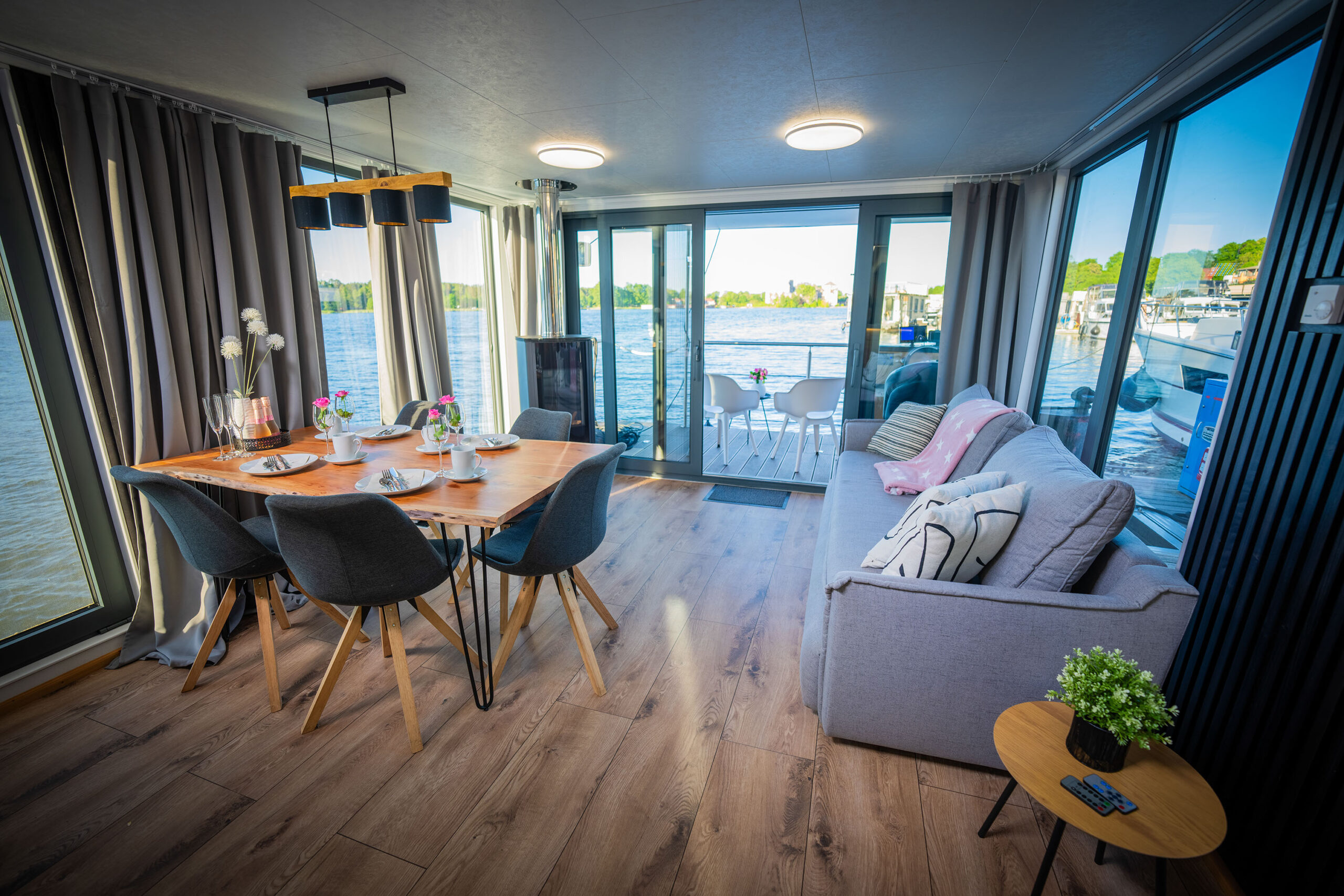 Woma D13 – House boat