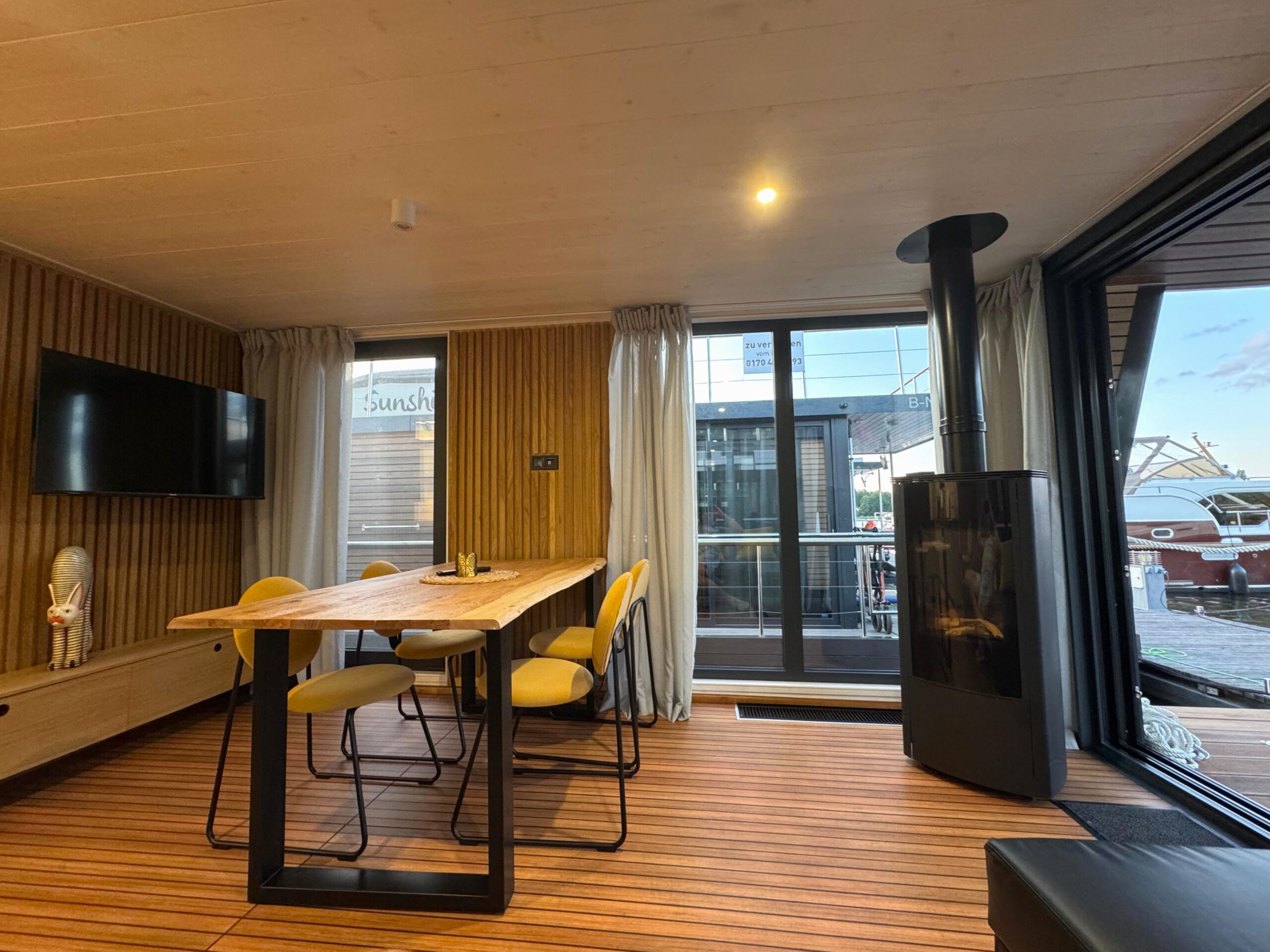 Woma D13 – House boat