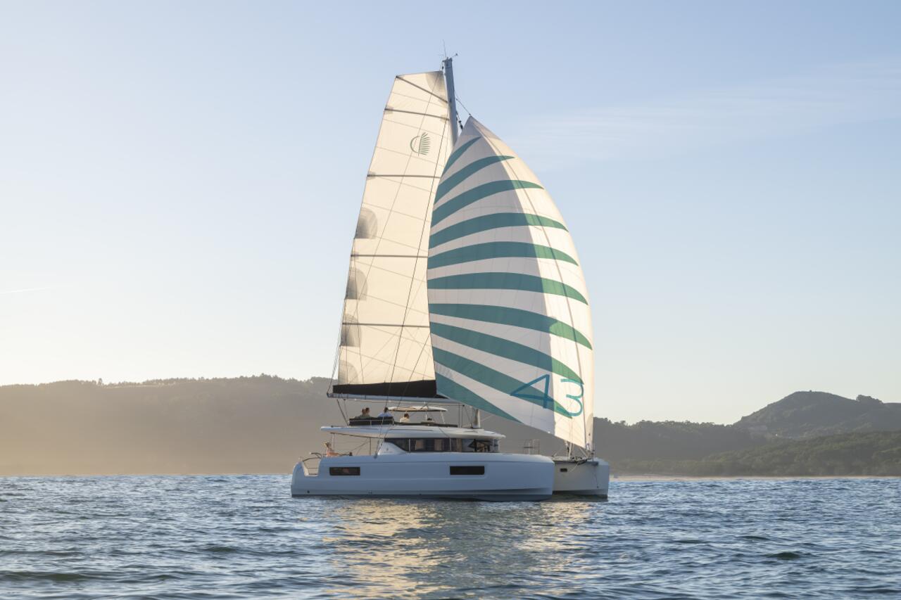 Lagoon 43 – 4 + 2 cab. – Catamaran