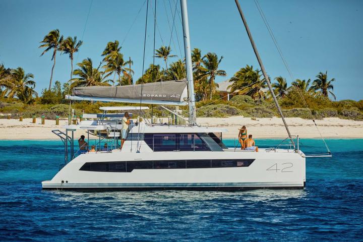 Leopard 42 – 4 cab. – Catamaran