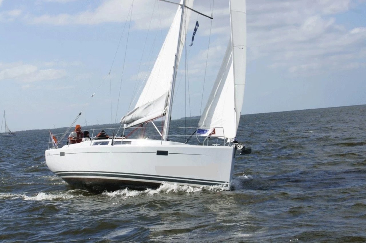 Hanse 385 – Sailing yacht