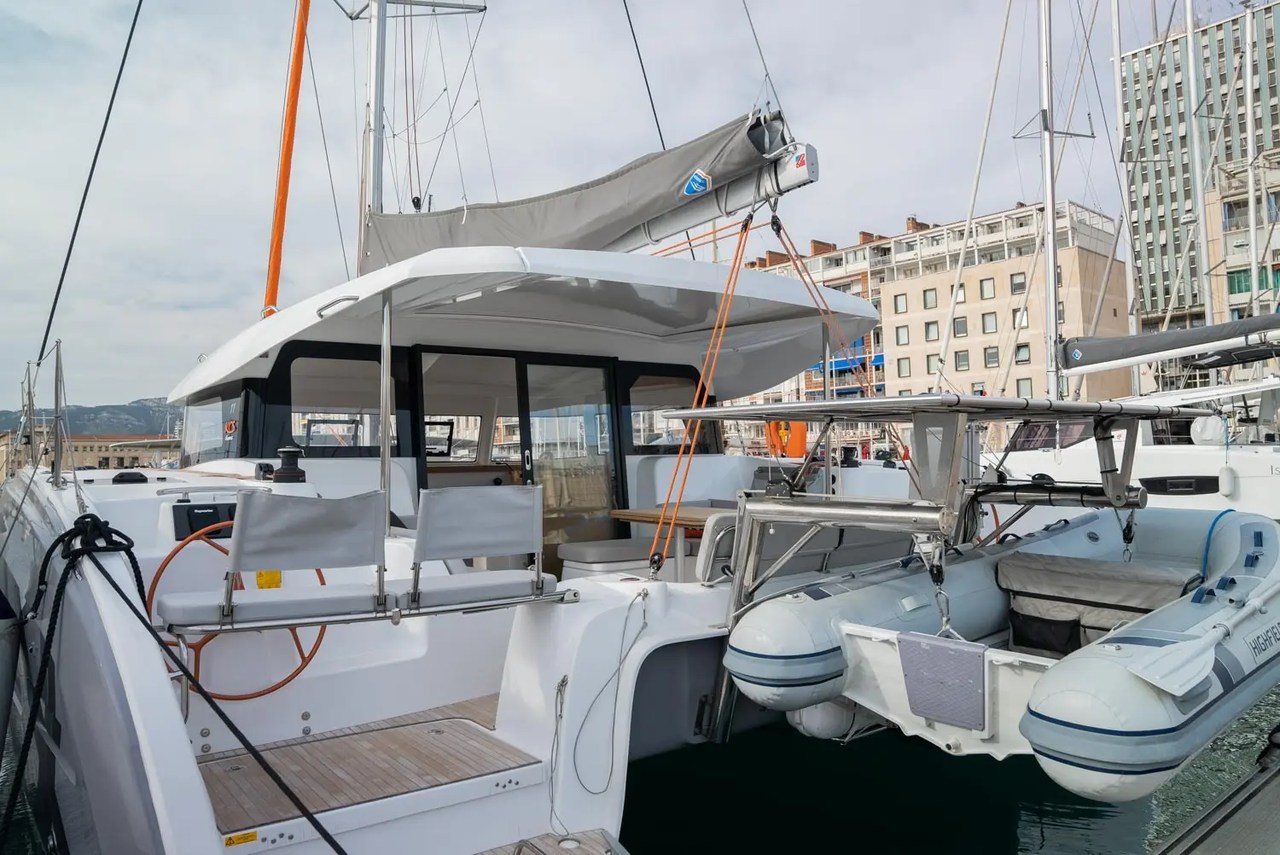Excess 11 – 3 + 2 cab – Catamaran