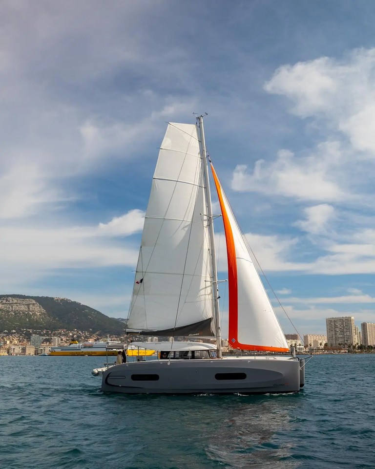 Excess 11 – 4 + 2 cab. – Catamaran