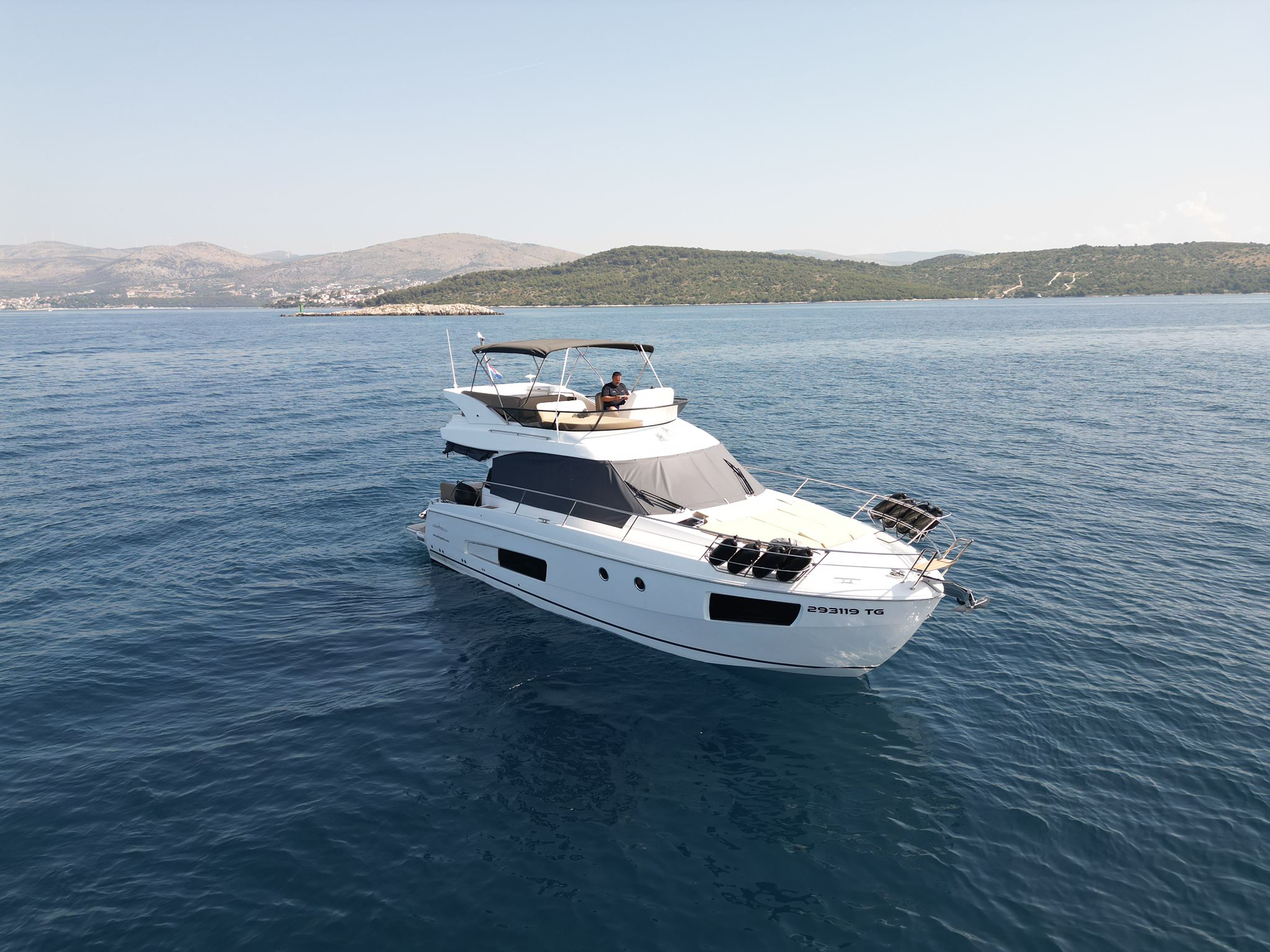 Bavaria Virtess 420 Fly – Motor yacht