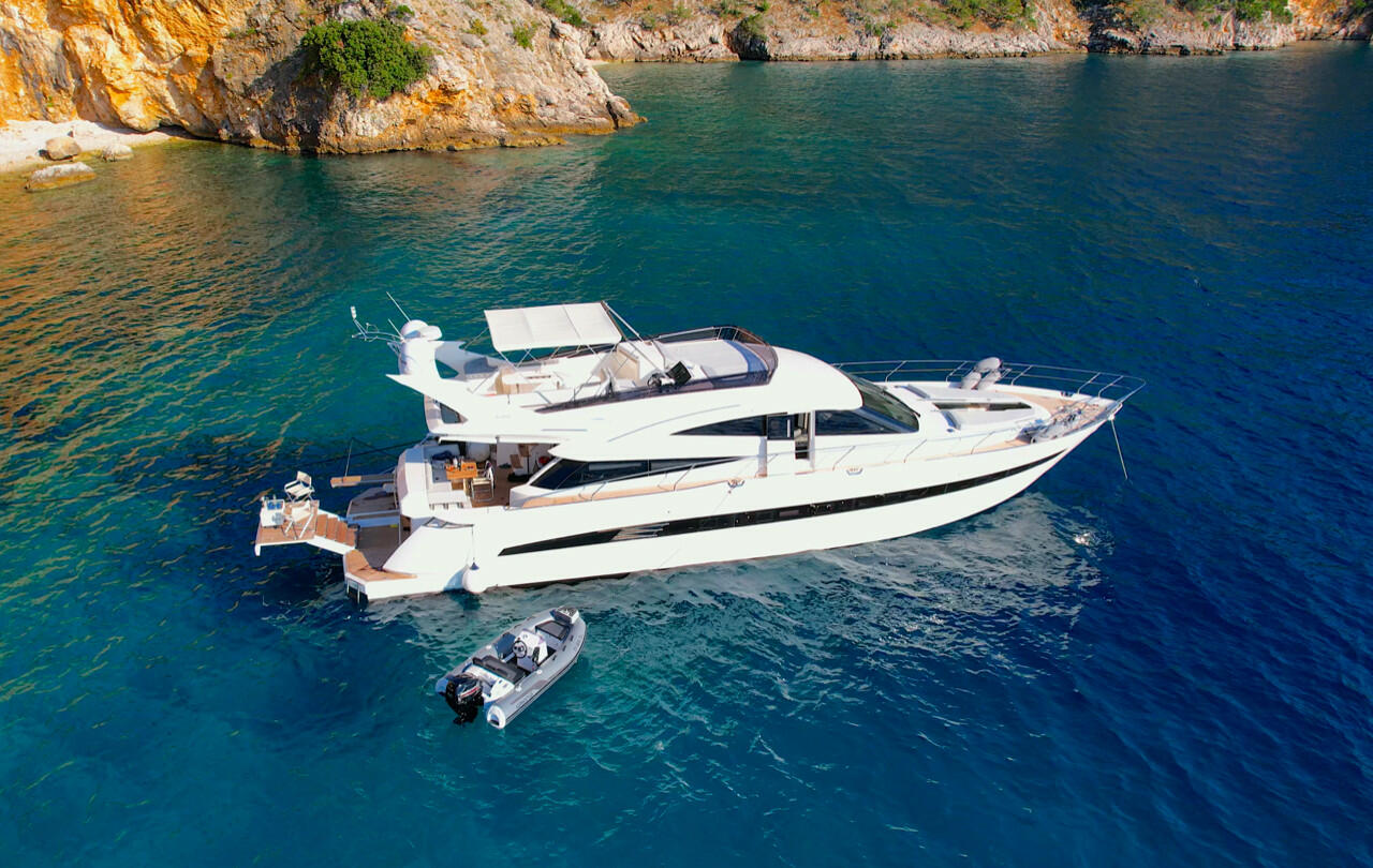 Galeon 640 Fly – Motor yacht