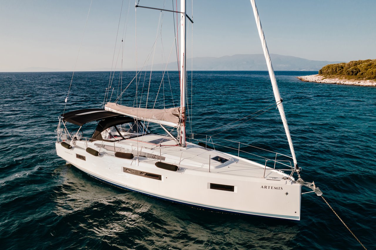 Sun Odyssey 410 – 3 cab. – Sailing yacht