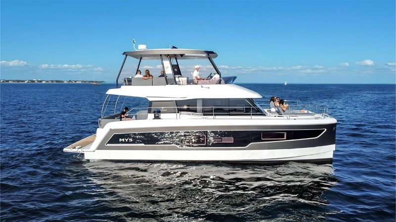 Fountaine Pajot MY5 – Power catamaran