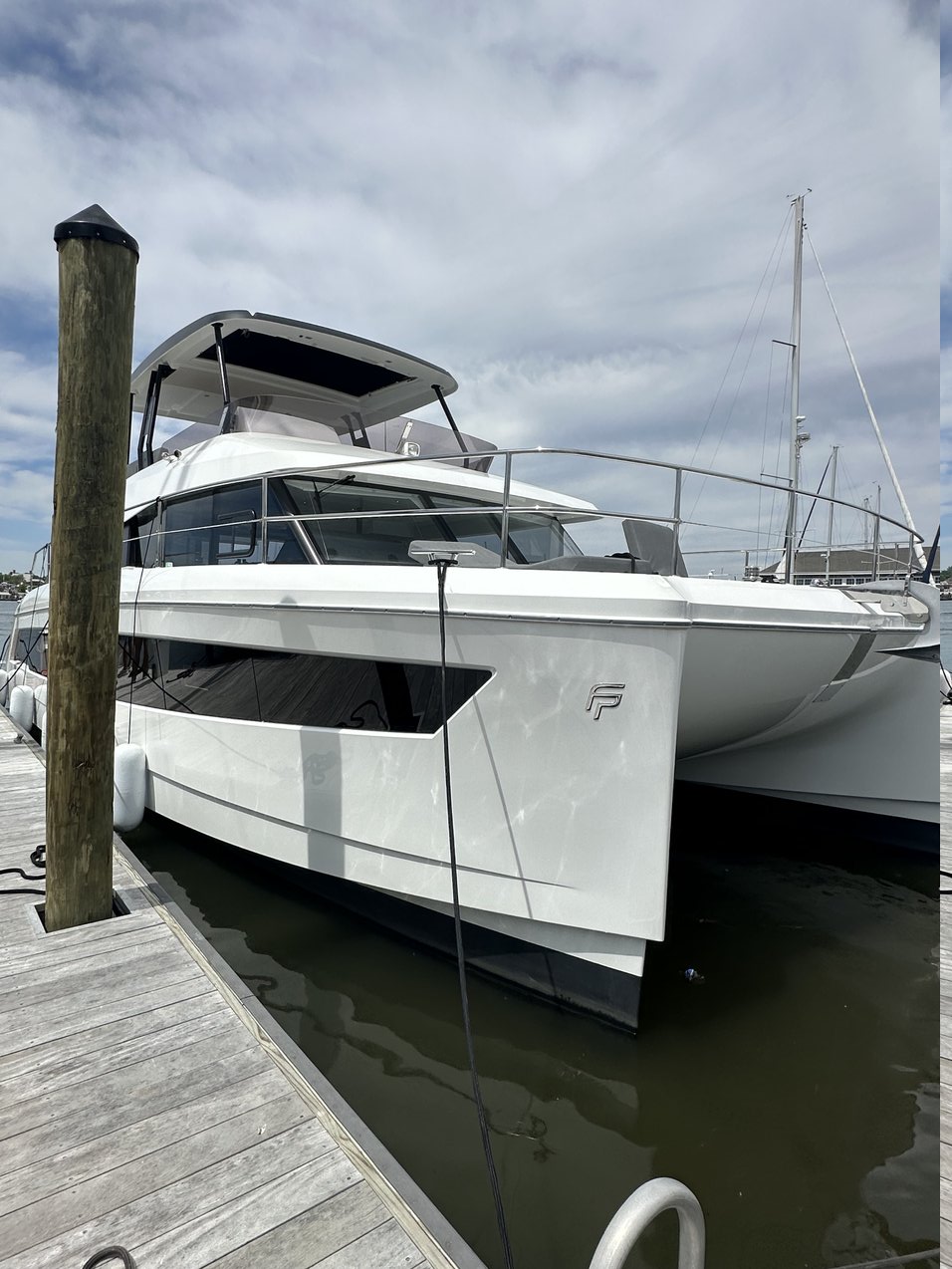 Fountaine Pajot MY6 – Power catamaran