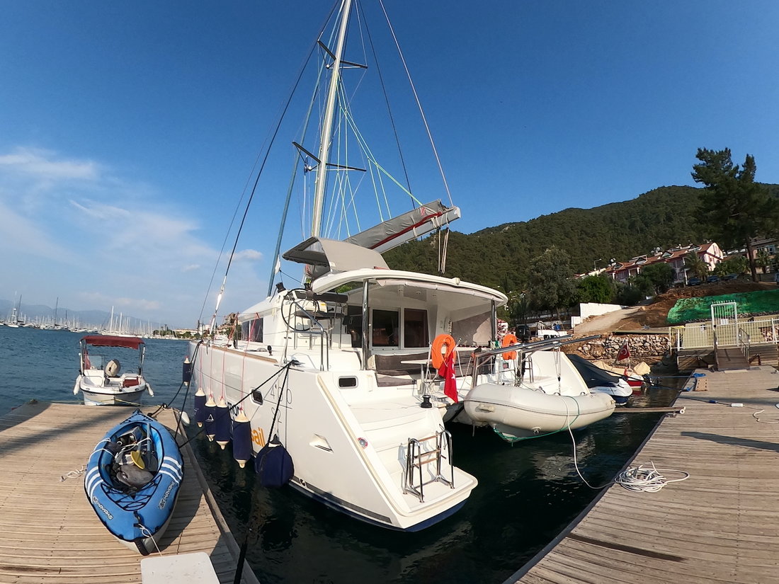 Lagoon 400 S2 – 4 + 2 cab. – Catamaran