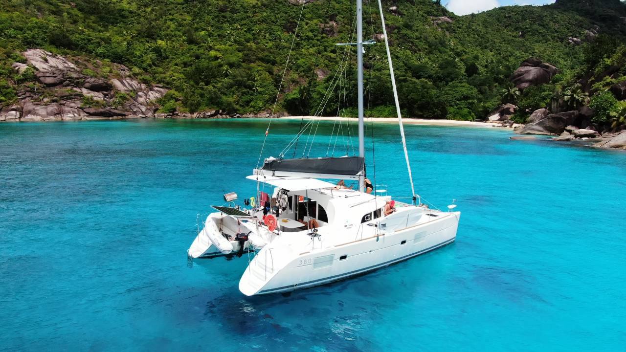 Lagoon 380 – 4 + 2 cab. – Catamaran