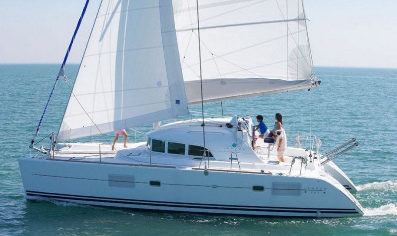 Lagoon 380 S2 – 4 + 2 cab. – Catamaran
