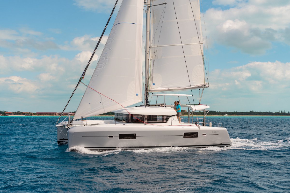 Lagoon 42 – 4 + 2 cab. – Catamaran