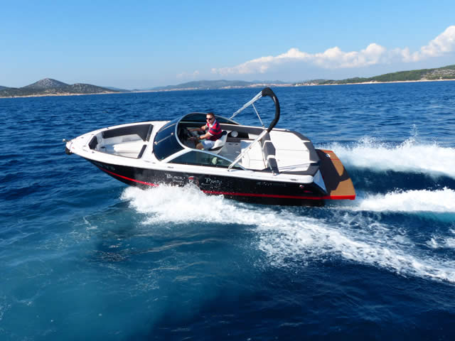 Four Winns H210 – Motor boat